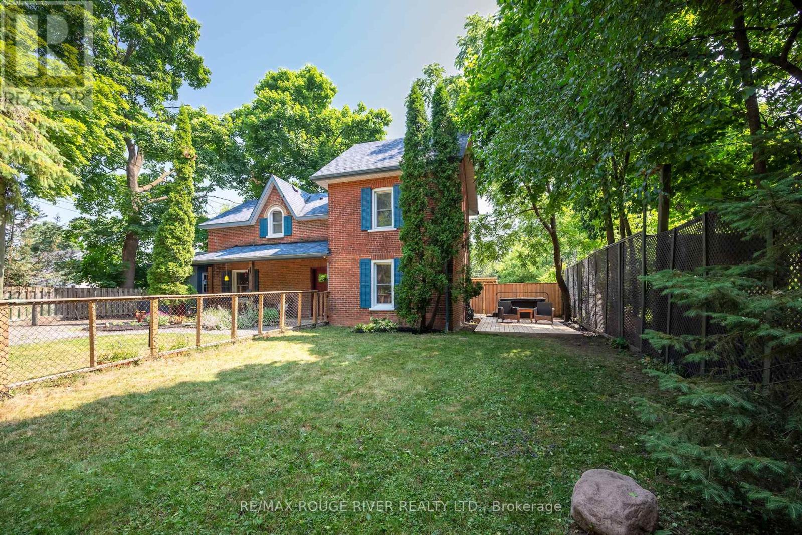 469 Hopkins Avenue, Peterborough Central (Old West End), Ontario  K9H 2R9 - Photo 3 - X12266950