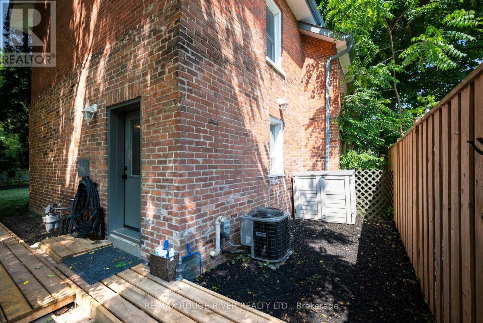 469 Hopkins Avenue, Peterborough Central (Old West End), Ontario  K9H 2R9 - Photo 36 - X12266950