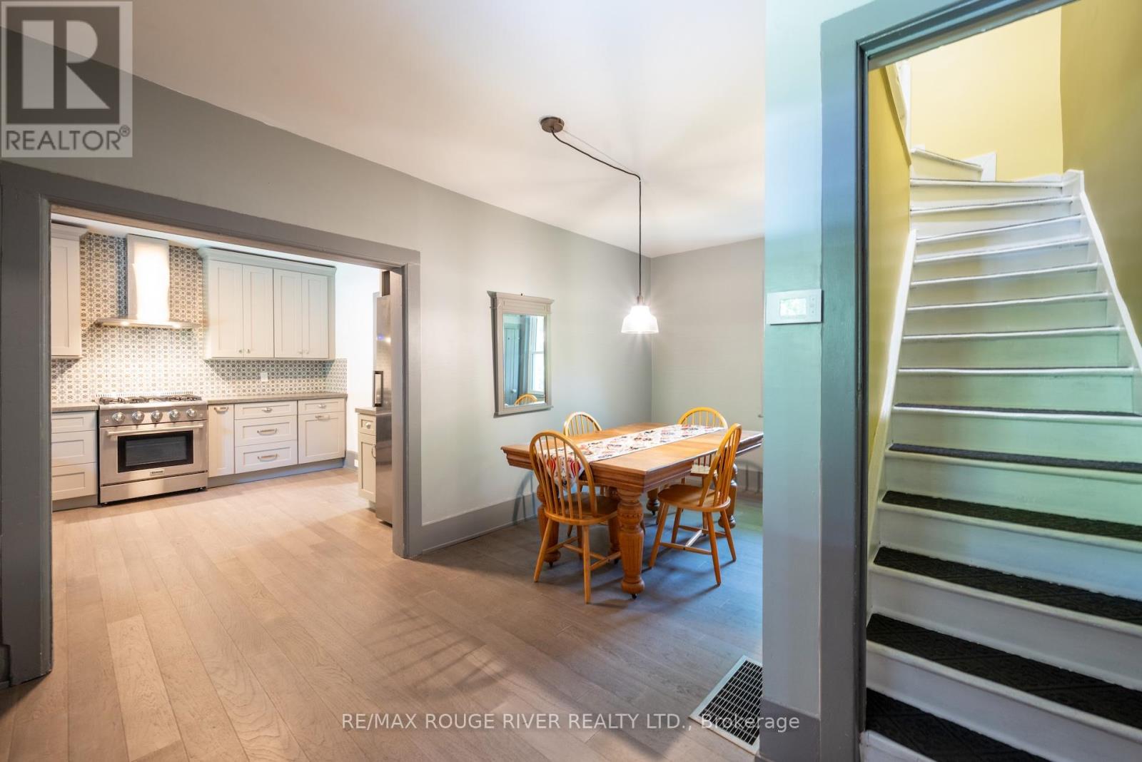 469 Hopkins Avenue, Peterborough Central (Old West End), Ontario  K9H 2R9 - Photo 6 - X12266950