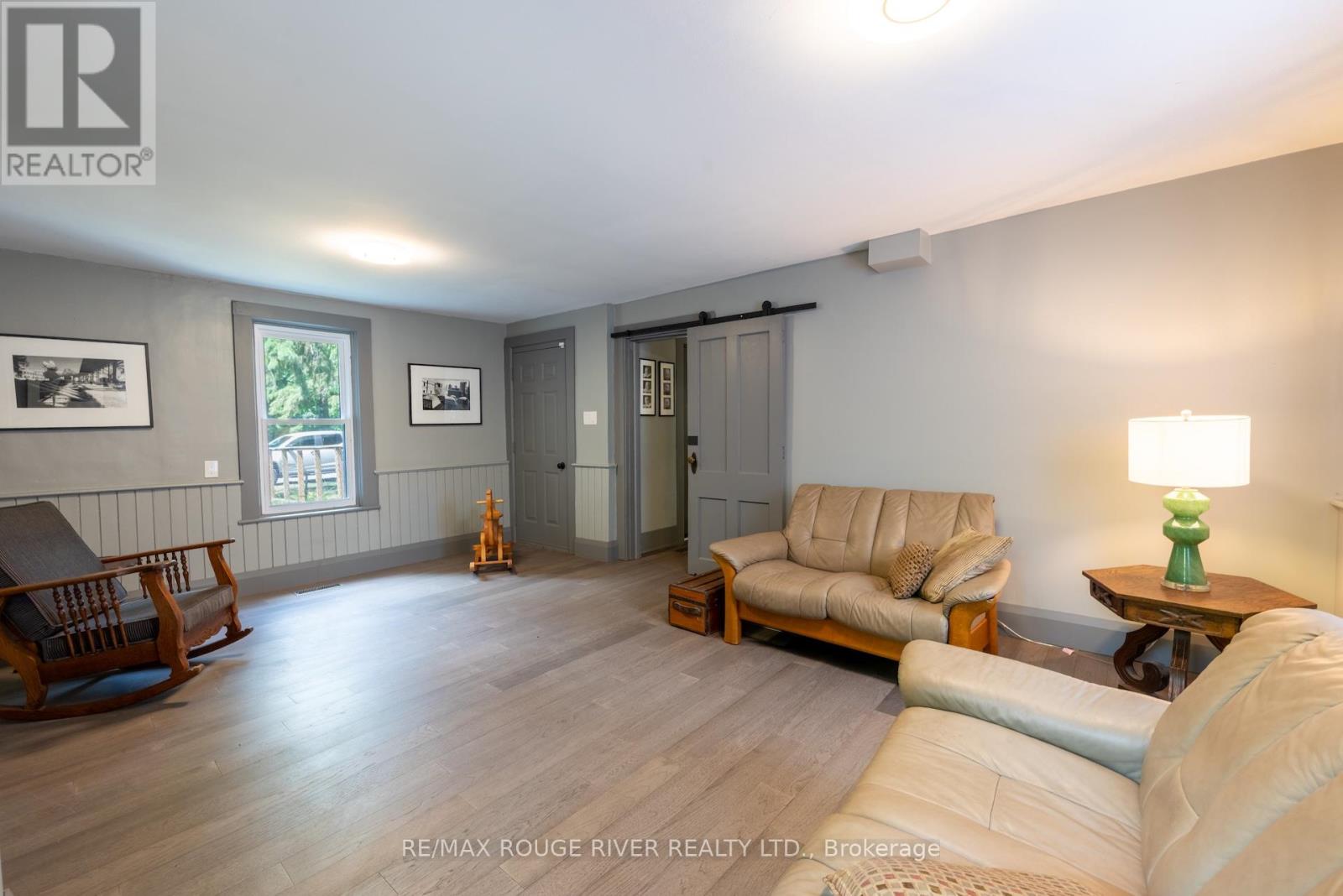 469 Hopkins Avenue, Peterborough Central (Old West End), Ontario  K9H 2R9 - Photo 7 - X12266950