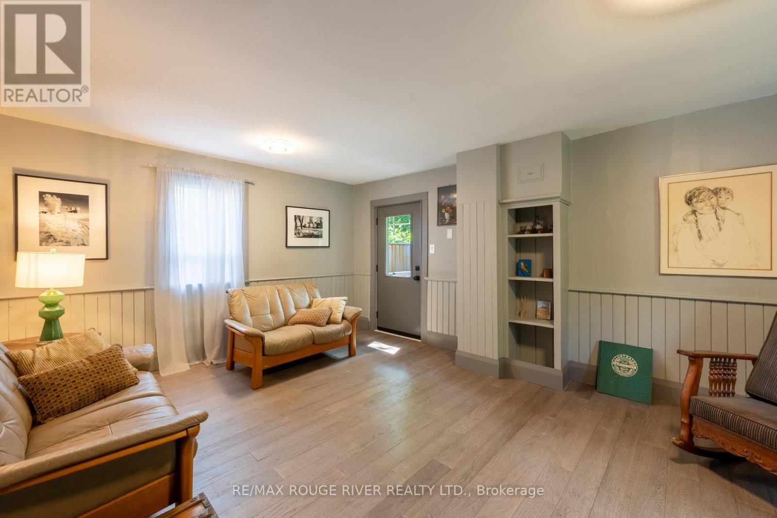 469 Hopkins Avenue, Peterborough Central (Old West End), Ontario  K9H 2R9 - Photo 8 - X12266950