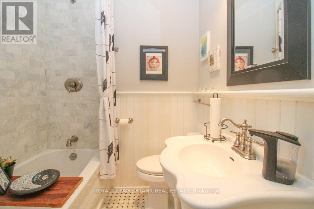 210 Mcdonnel Street, Peterborough Central (North), Ontario  K9H 2V9 - Photo 12 - X12266974