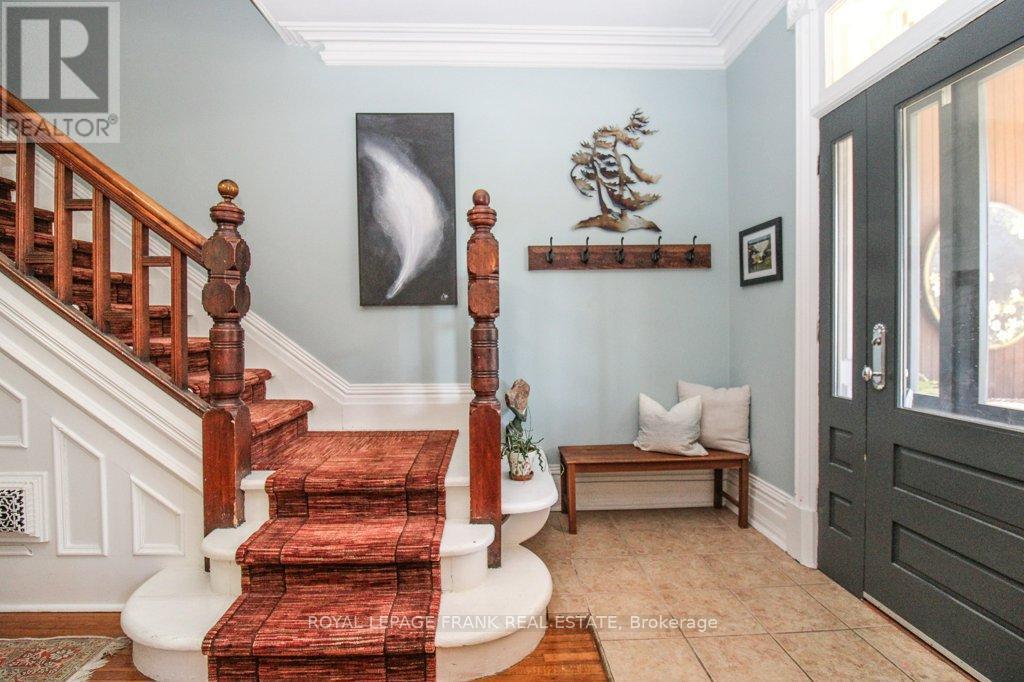 210 Mcdonnel Street, Peterborough Central (North), Ontario  K9H 2V9 - Photo 3 - X12266974