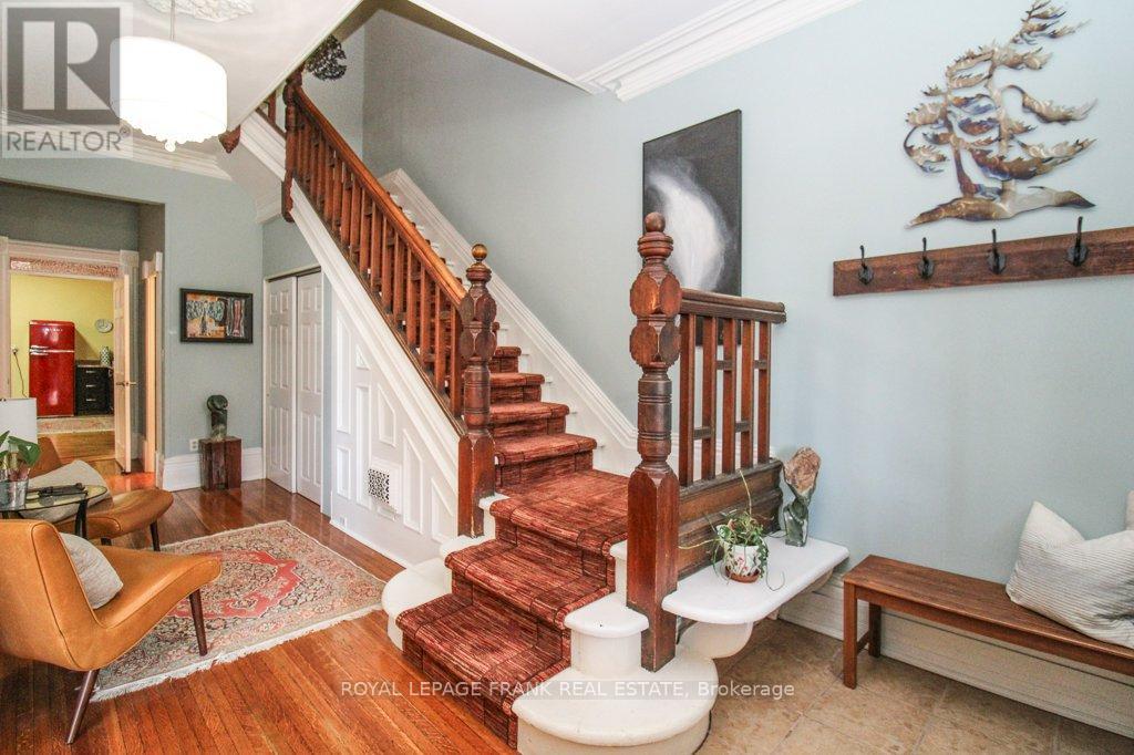210 Mcdonnel Street, Peterborough Central (North), Ontario  K9H 2V9 - Photo 4 - X12266974