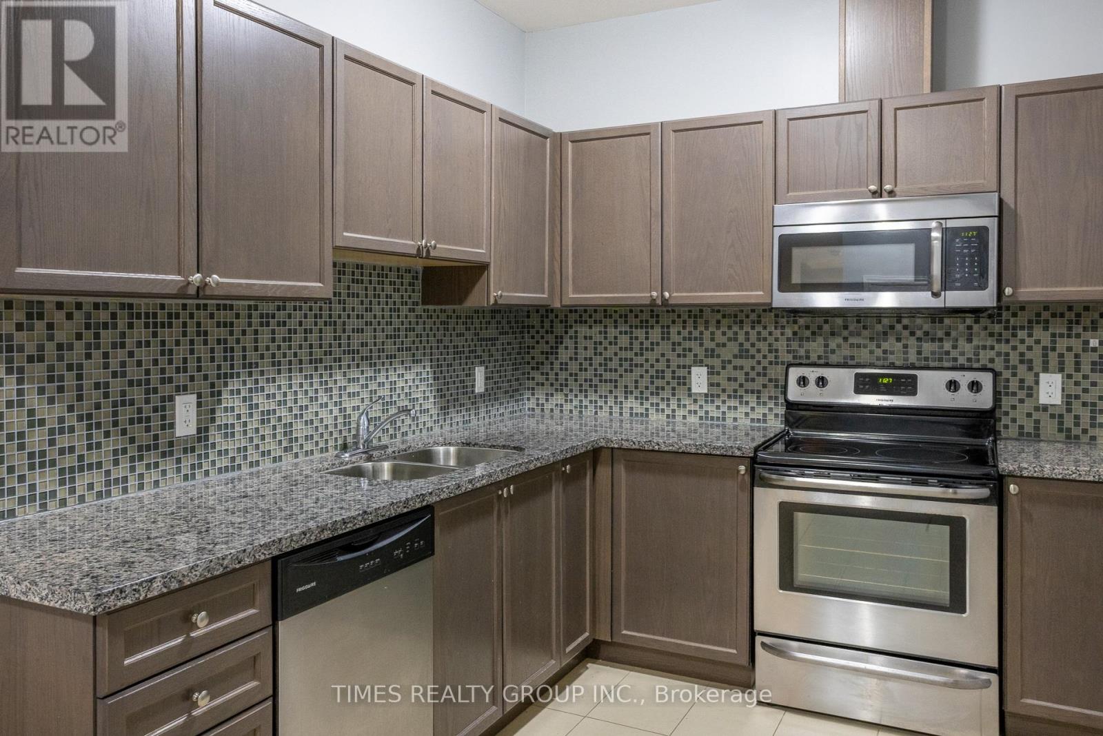 105 - 384 Rogers Street, Peterborough East (Central), Ontario  K9H 7B6 - Photo 3 - X12266968