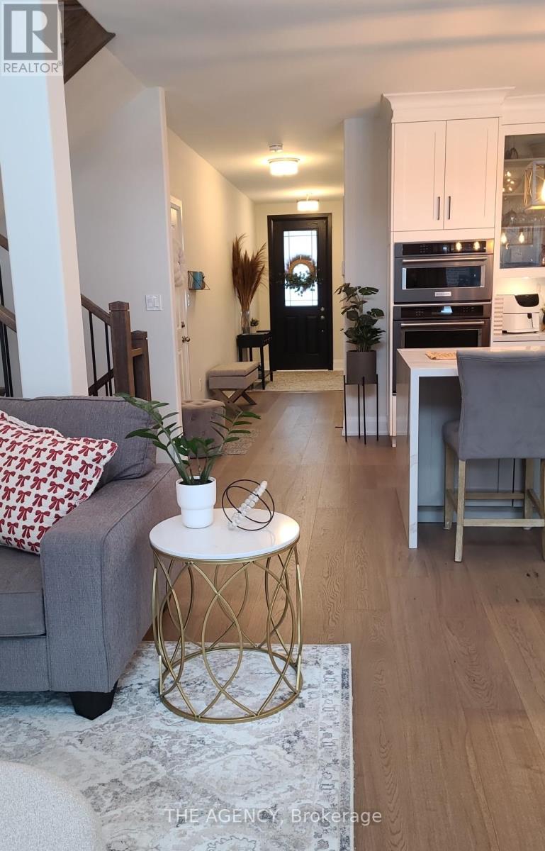 425 Melling Avenue, Peterborough North (North), Ontario  K9H 0J2 - Photo 2 - X12267299