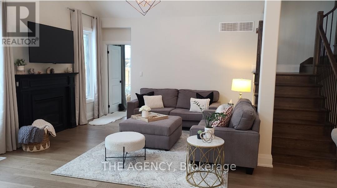 425 Melling Avenue, Peterborough North (North), Ontario  K9H 0J2 - Photo 3 - X12267299