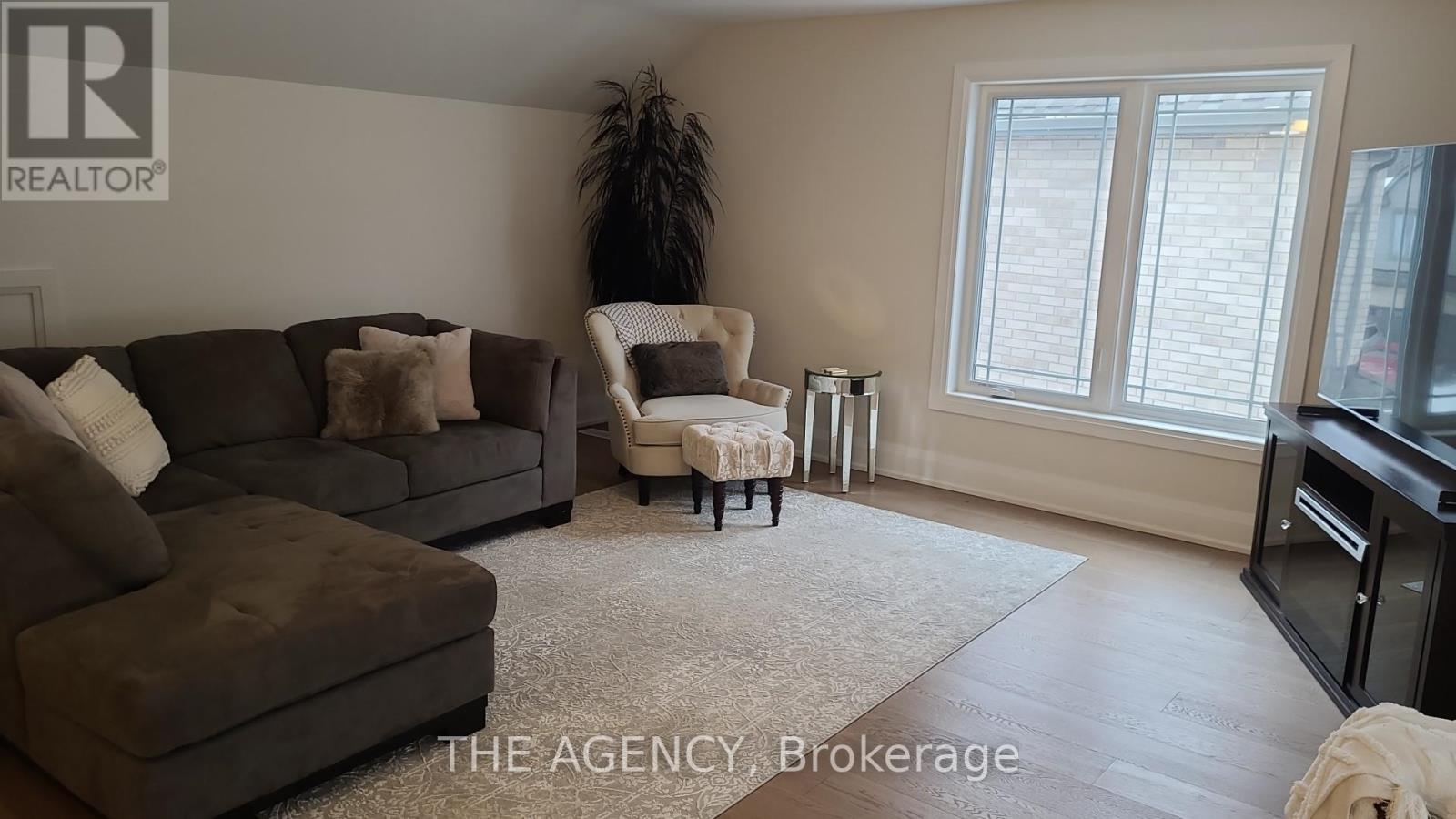 425 Melling Avenue, Peterborough North (North), Ontario  K9H 0J2 - Photo 4 - X12267299