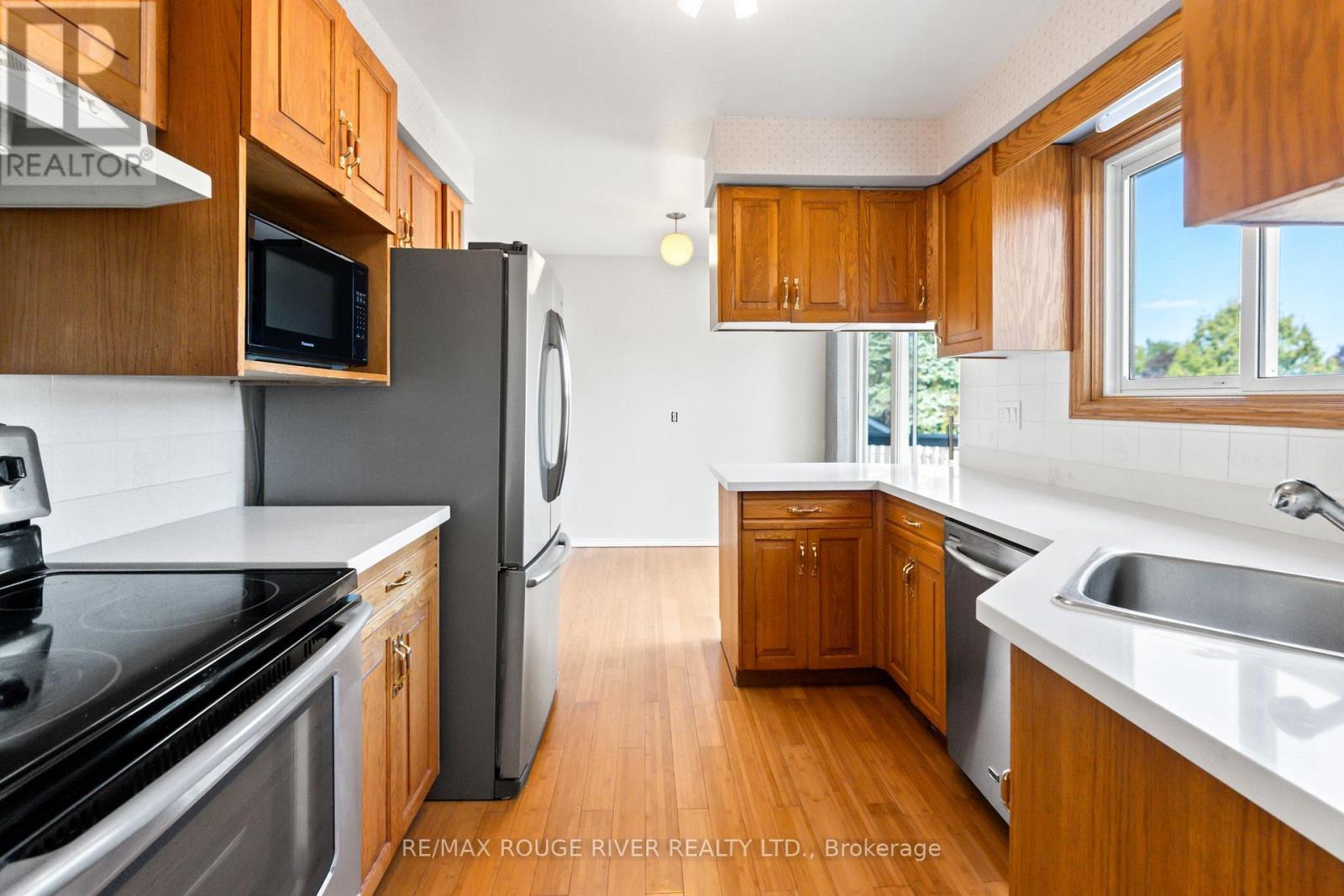 1 Applewood Crescent, Kawartha Lakes (Lindsay), Ontario  K9V 4W7 - Photo 10 - X12267718