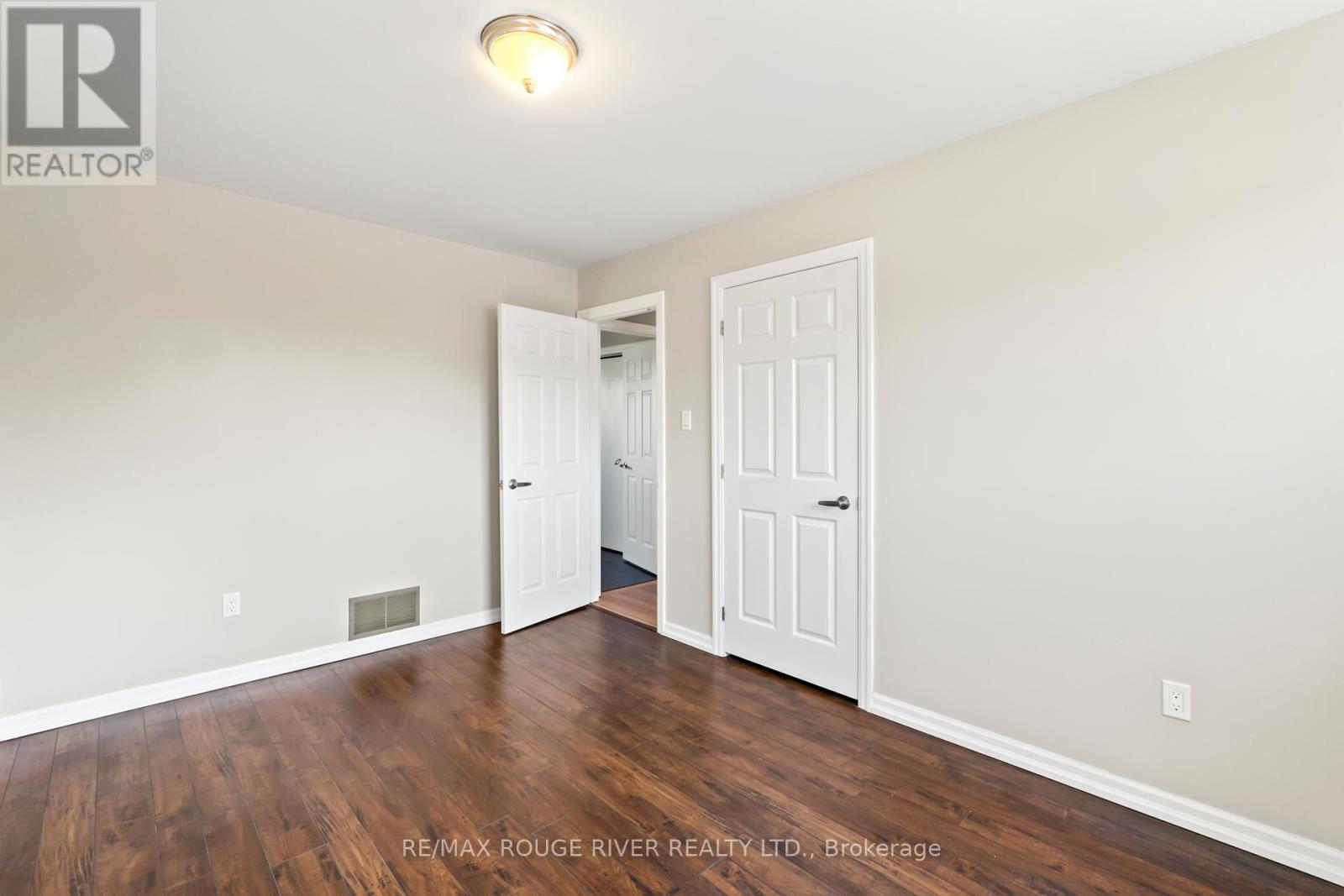 1 Applewood Crescent, Kawartha Lakes (Lindsay), Ontario  K9V 4W7 - Photo 24 - X12267718