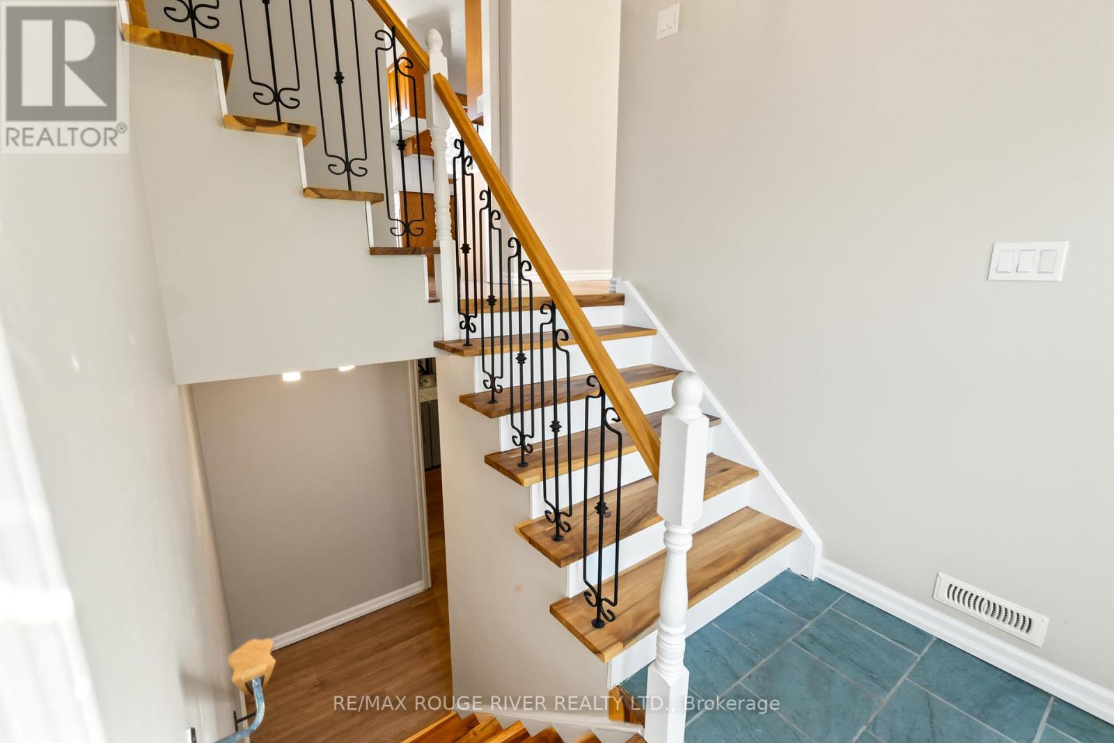 1 Applewood Crescent, Kawartha Lakes (Lindsay), Ontario  K9V 4W7 - Photo 28 - X12267718