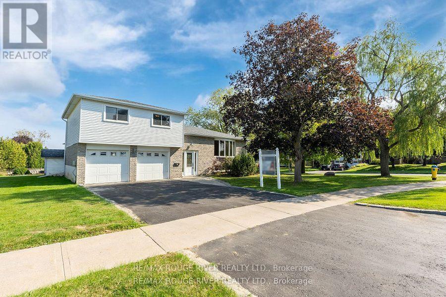 1 Applewood Crescent, Kawartha Lakes (Lindsay), Ontario  K9V 4W7 - Photo 3 - X12267718