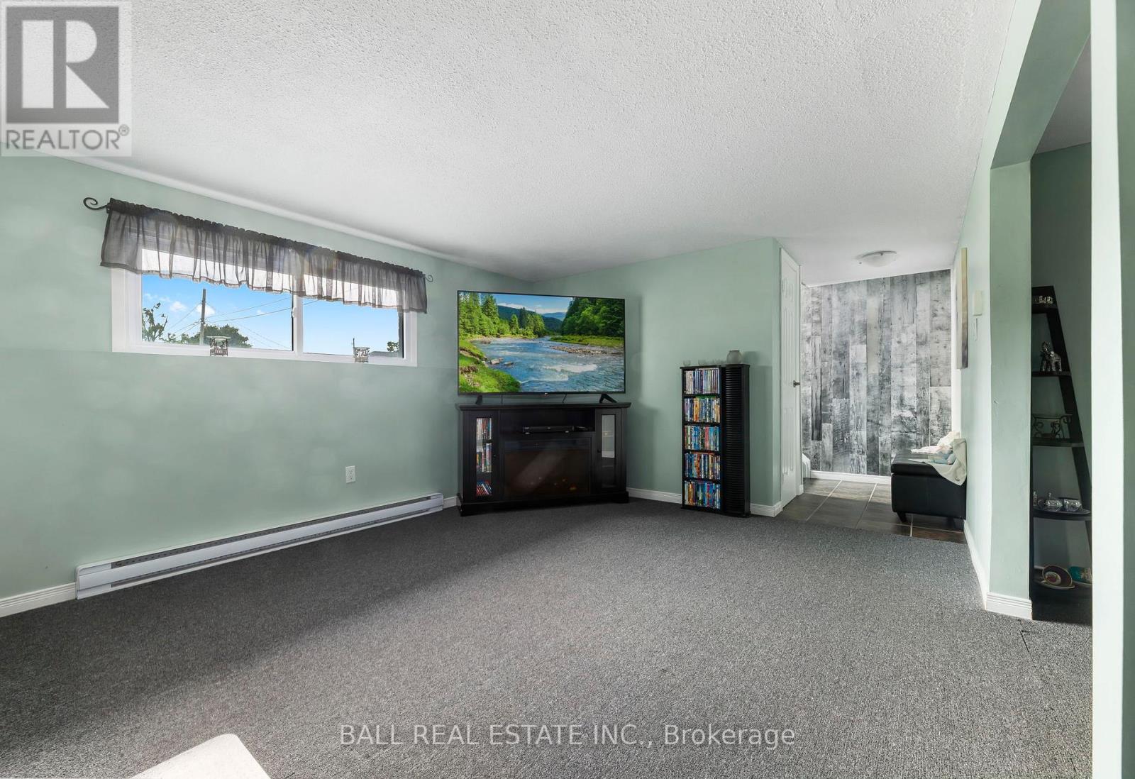 2 Hazel Street, Kawartha Lakes (Lindsay), Ontario  K9V 5M2 - Photo 21 - X12267869