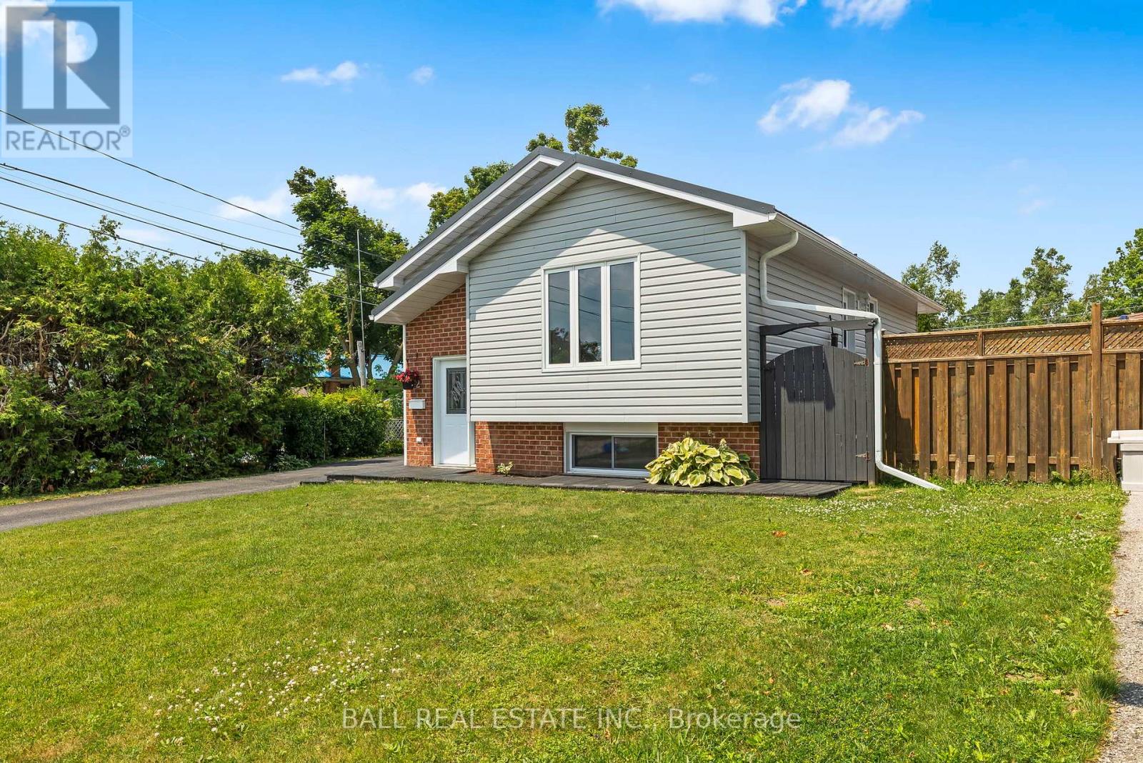2 Hazel Street, Kawartha Lakes (Lindsay), Ontario  K9V 5M2 - Photo 3 - X12267869
