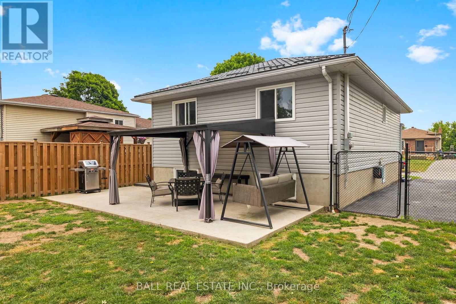 2 Hazel Street, Kawartha Lakes (Lindsay), Ontario  K9V 5M2 - Photo 34 - X12267869