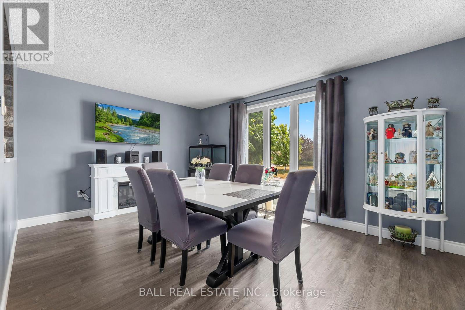 2 Hazel Street, Kawartha Lakes (Lindsay), Ontario  K9V 5M2 - Photo 7 - X12267869