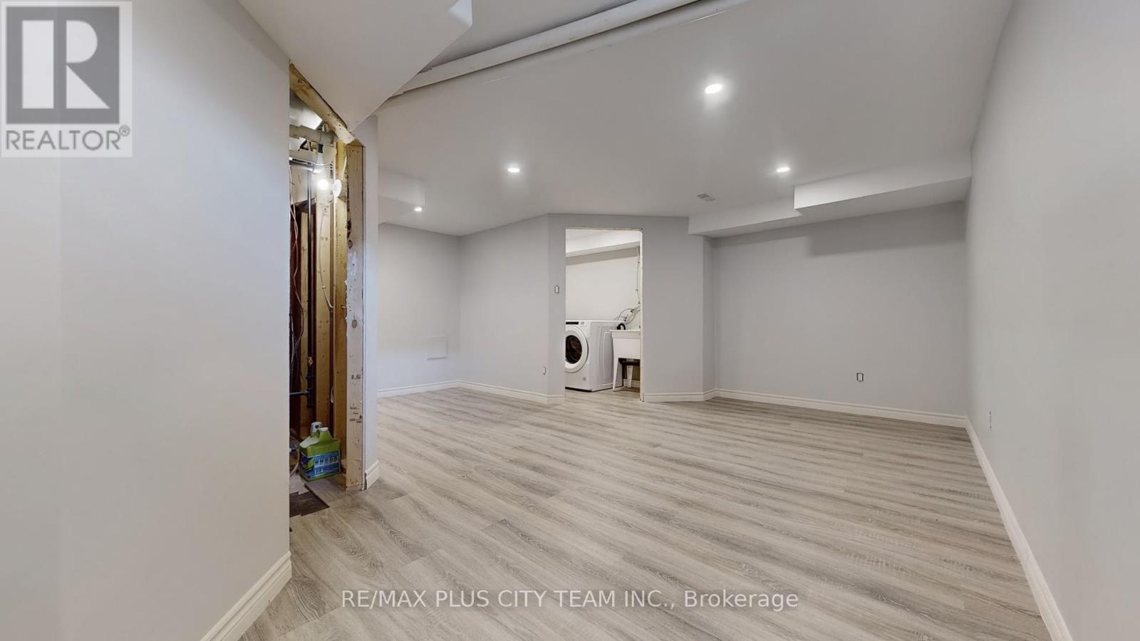32 Keenan Street, Kawartha Lakes (Lindsay), Ontario  K9V 6C2 - Photo 28 - X12267867