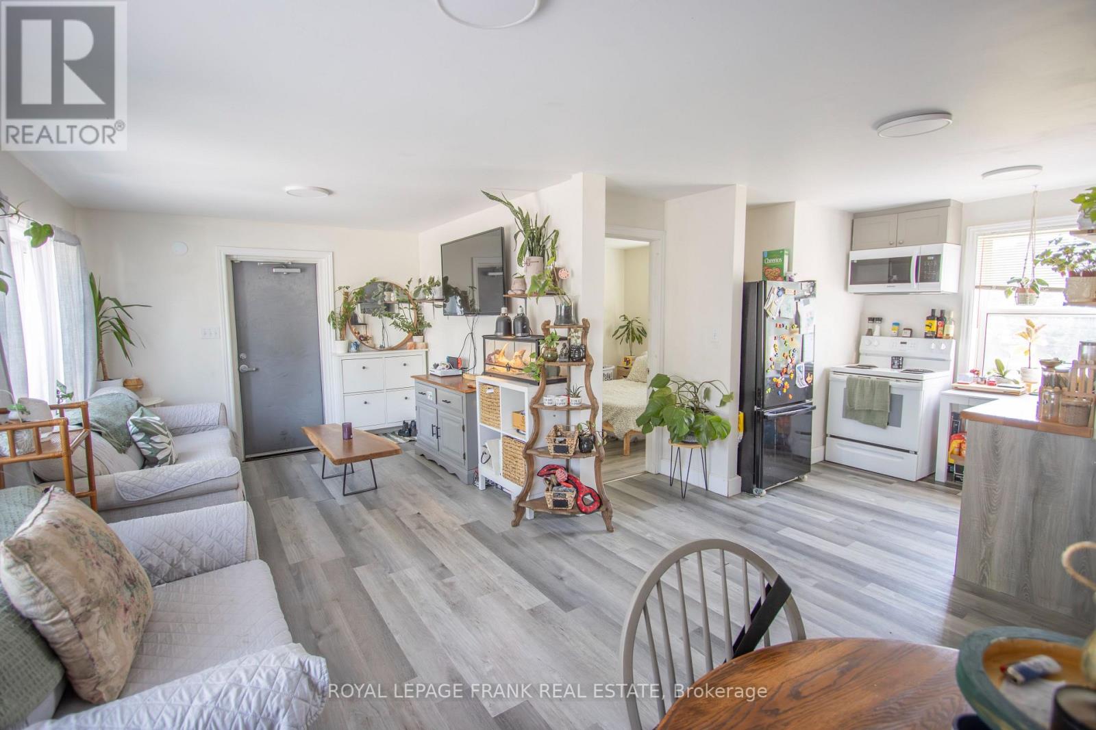 33 Flint Avenue, Bancroft (Bancroft Ward), Ontario  K0L 1C0 - Photo 8 - X12268338