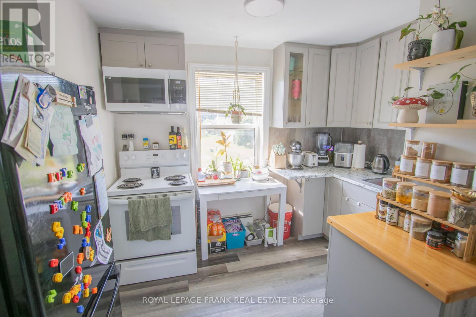 33 Flint Avenue, Bancroft (Bancroft Ward), Ontario  K0L 1C0 - Photo 9 - X12268338