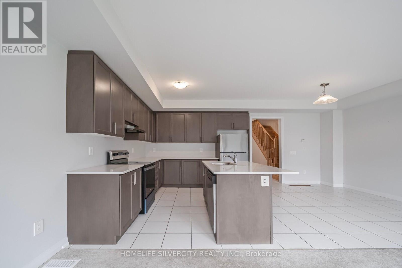 34 Keenan Street, Kawartha Lakes (Lindsay), Ontario  K9V 6C2 - Photo 15 - X12268217