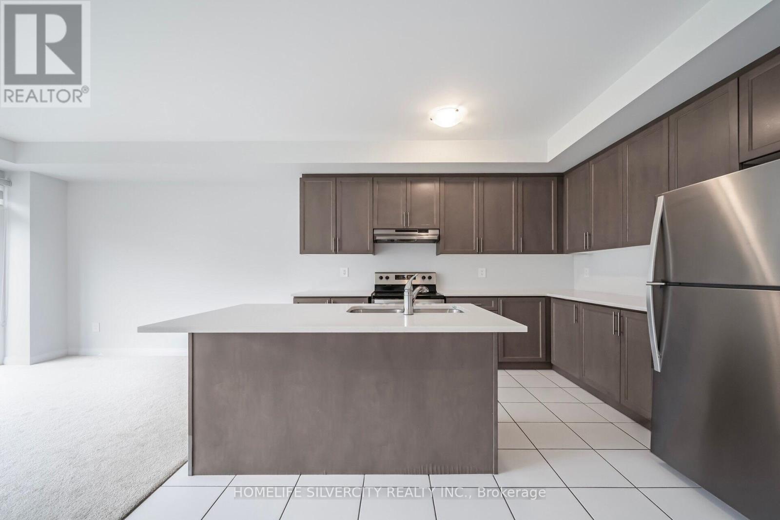 34 Keenan Street, Kawartha Lakes (Lindsay), Ontario  K9V 6C2 - Photo 20 - X12268217
