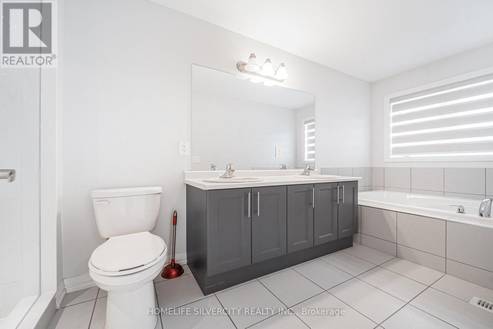 34 Keenan Street, Kawartha Lakes (Lindsay), Ontario  K9V 6C2 - Photo 32 - X12268217