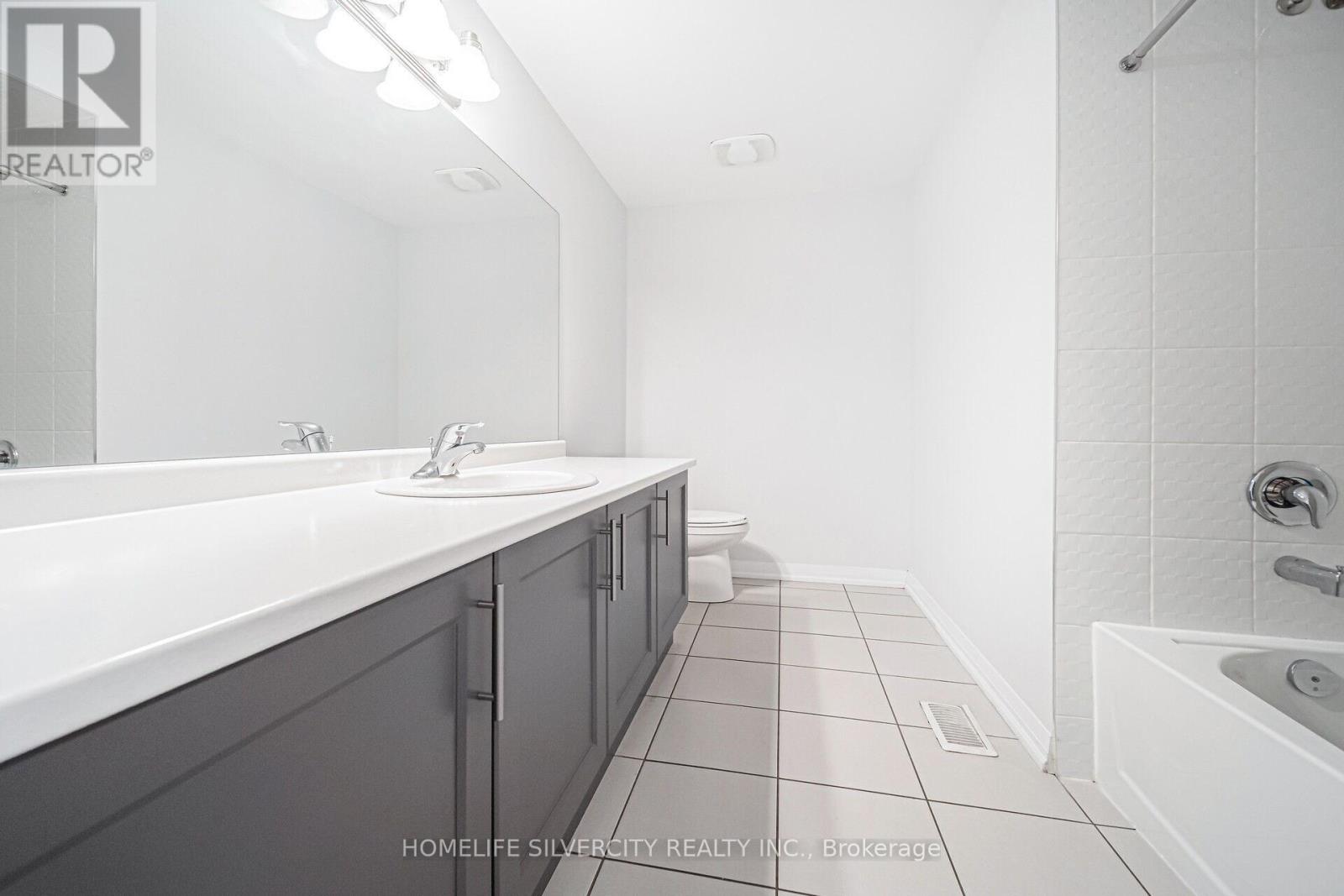 34 Keenan Street, Kawartha Lakes (Lindsay), Ontario  K9V 6C2 - Photo 35 - X12268217