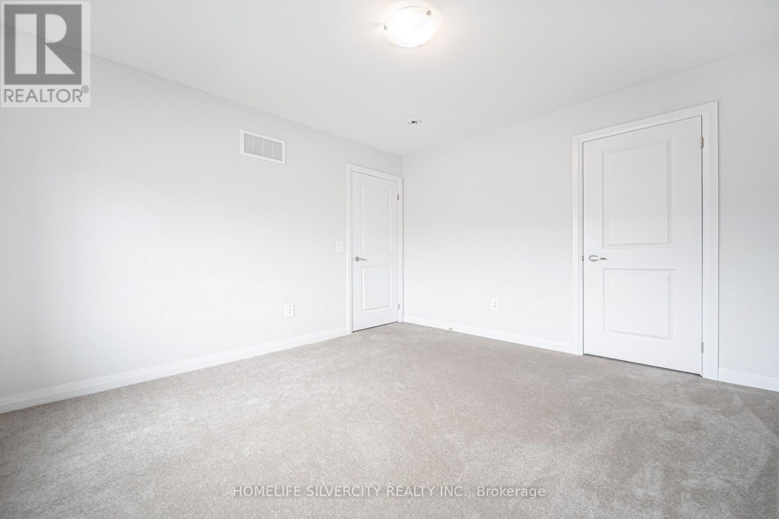 34 Keenan Street, Kawartha Lakes (Lindsay), Ontario  K9V 6C2 - Photo 38 - X12268217