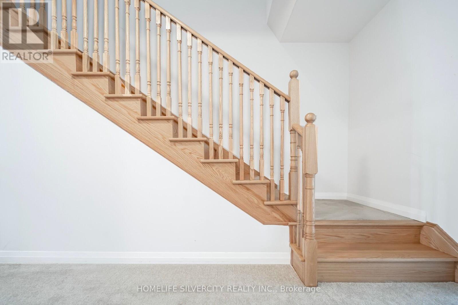 34 Keenan Street, Kawartha Lakes (Lindsay), Ontario  K9V 6C2 - Photo 7 - X12268217