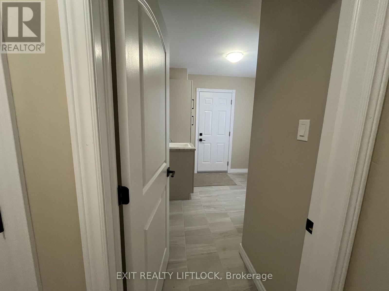 37 York Drive, Peterborough North (North), Ontario  K9J 6X4 - Photo 10 - X12268886