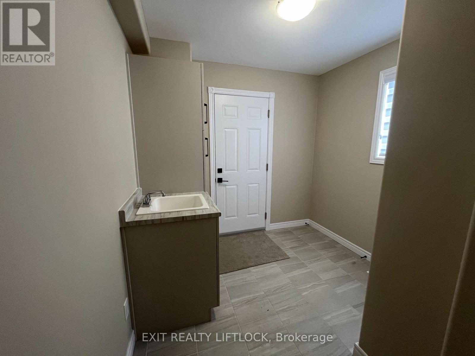 37 York Drive, Peterborough North (North), Ontario  K9J 6X4 - Photo 11 - X12268886