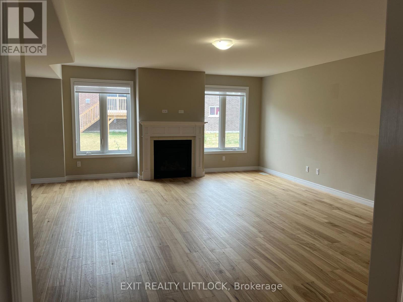 37 York Drive, Peterborough North (North), Ontario  K9J 6X4 - Photo 12 - X12268886