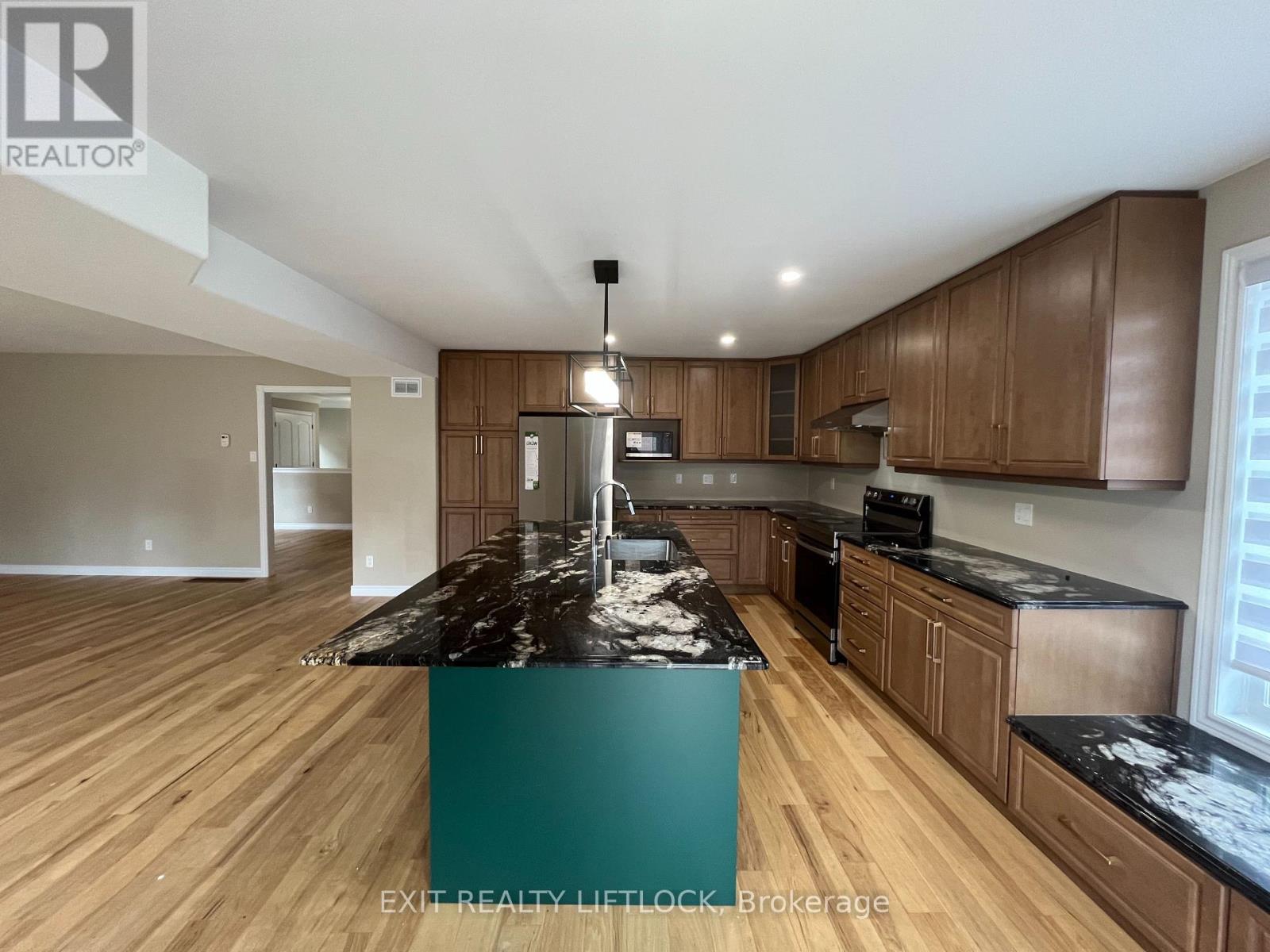 37 York Drive, Peterborough North (North), Ontario  K9J 6X4 - Photo 14 - X12268886