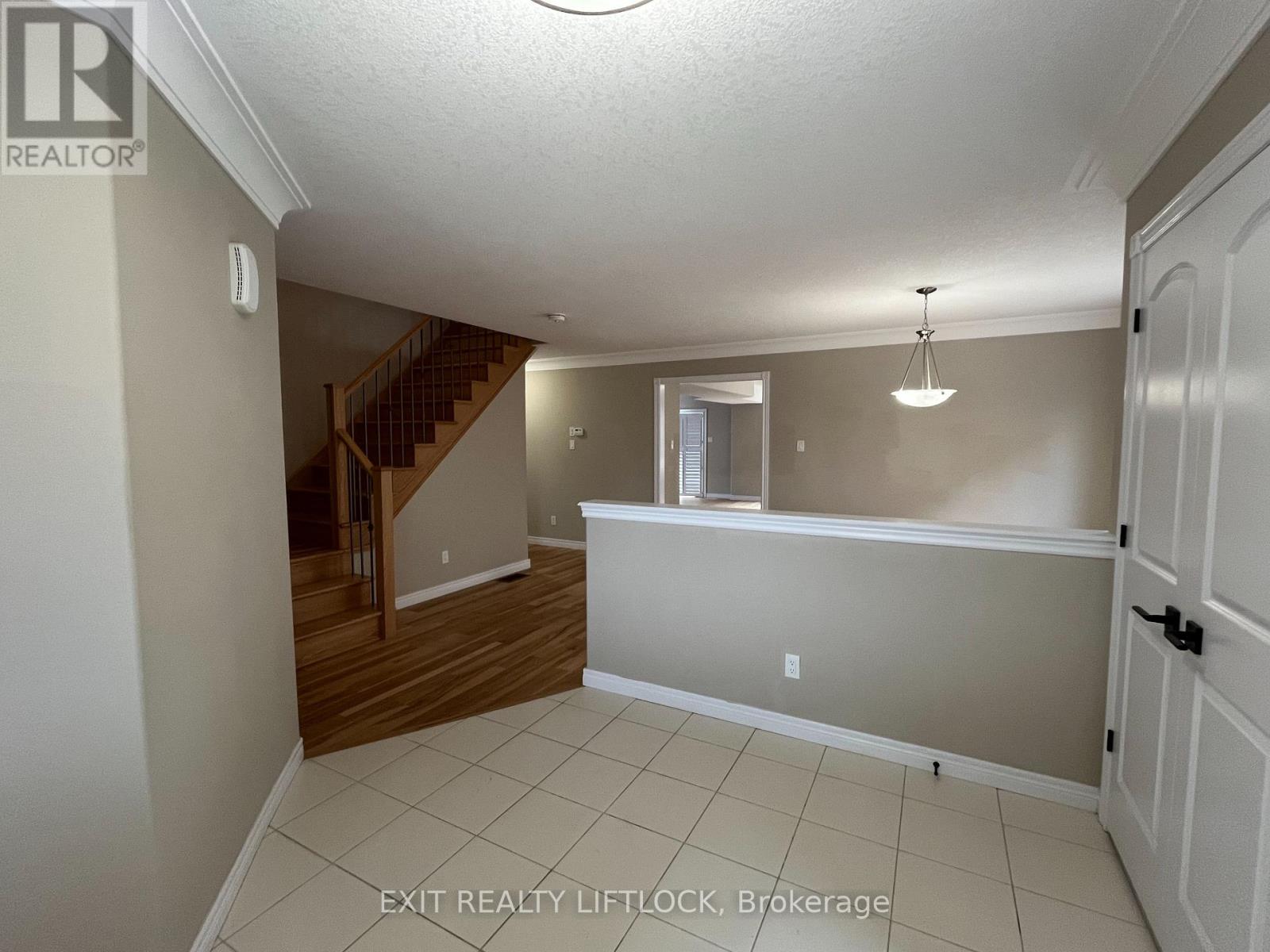 37 York Drive, Peterborough North (North), Ontario  K9J 6X4 - Photo 5 - X12268886