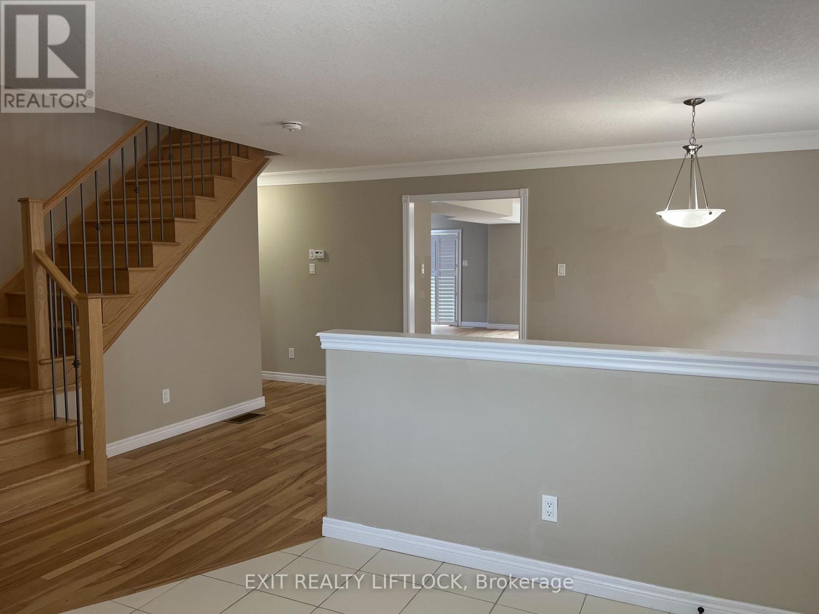 37 York Drive, Peterborough North (North), Ontario  K9J 6X4 - Photo 6 - X12268886