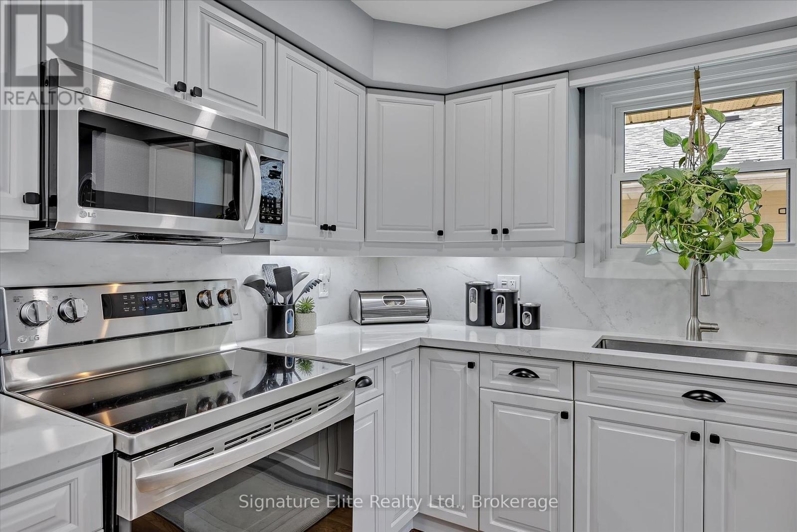 270 Sherin Avenue, Peterborough South (East), Ontario  K9J 1B6 - Photo 5 - X12269100