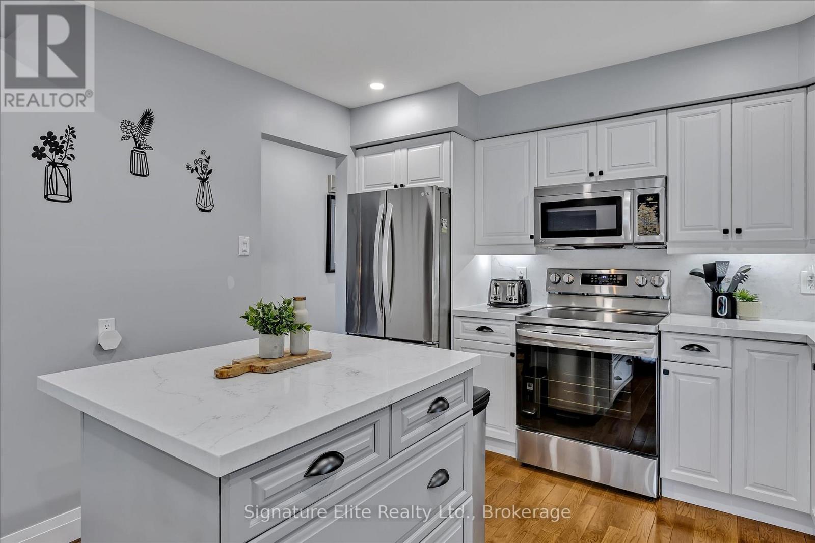 270 Sherin Avenue, Peterborough South (East), Ontario  K9J 1B6 - Photo 8 - X12269100