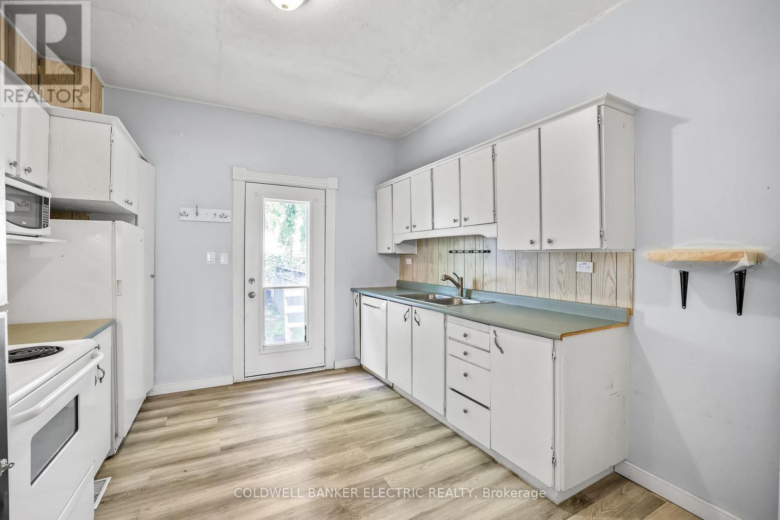 145 Stewart Street, Peterborough Central (South), Ontario  K9J 3M3 - Photo 11 - X12270219