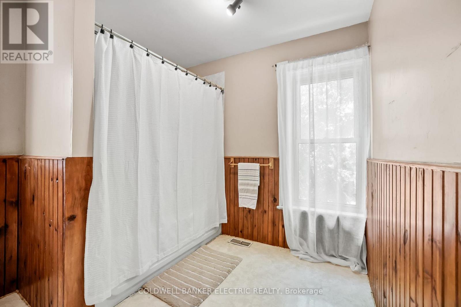 145 Stewart Street, Peterborough Central (South), Ontario  K9J 3M3 - Photo 23 - X12270219