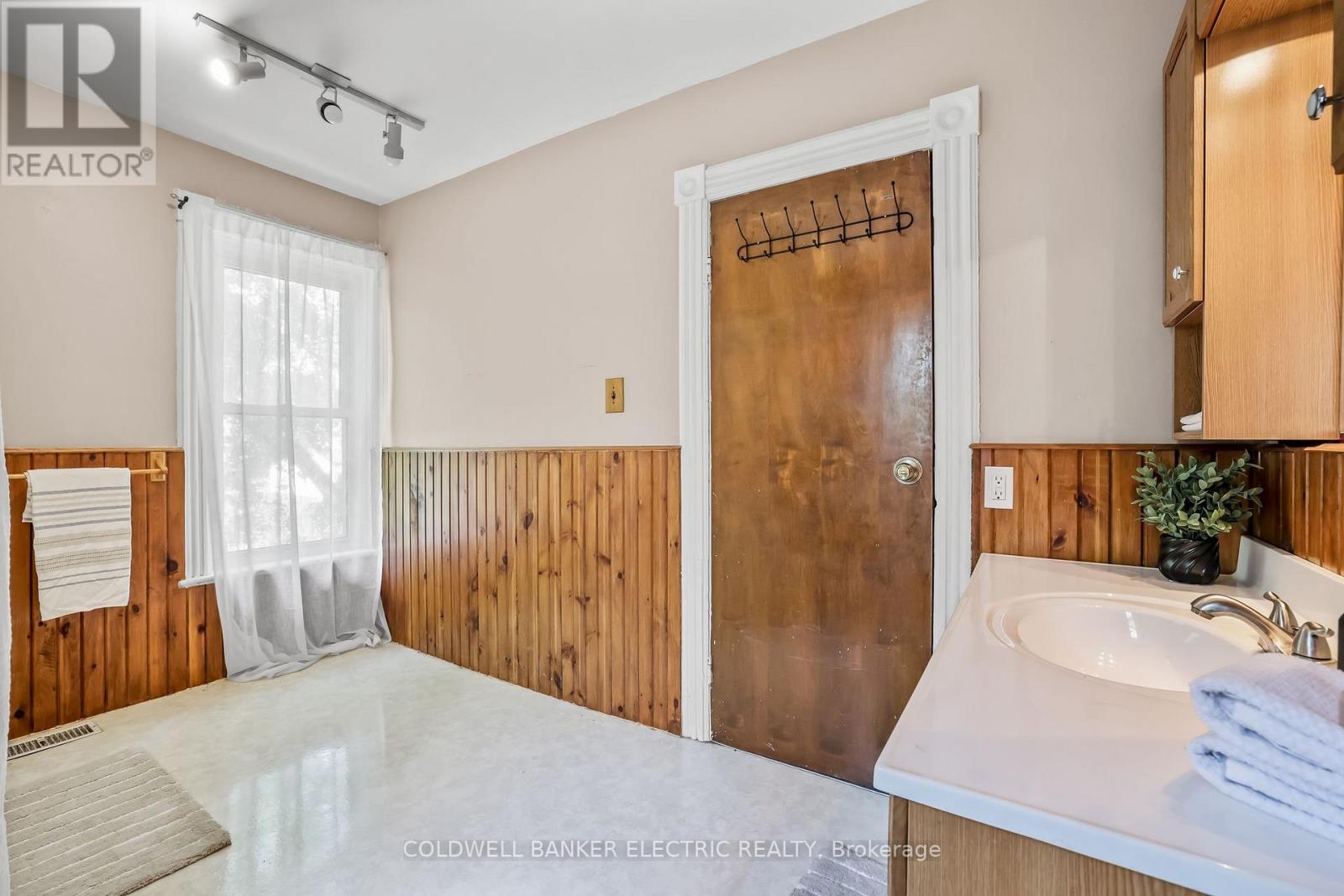 145 Stewart Street, Peterborough Central (South), Ontario  K9J 3M3 - Photo 24 - X12270219