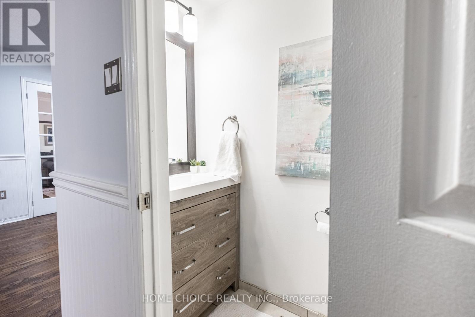27 Doncaster Crescent, Clarington (Newcastle), Ontario  L1B 1E8 - Photo 4 - E12271038