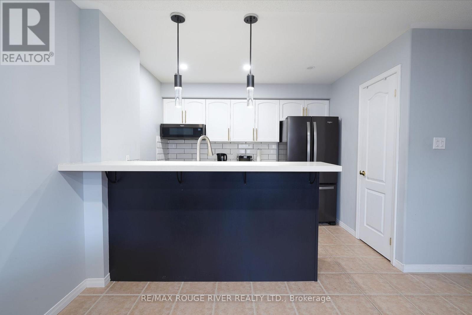 303 - 300 Spillsbury Drive, Peterborough West (South), Ontario  K9K 0B4 - Photo 10 - X12271227