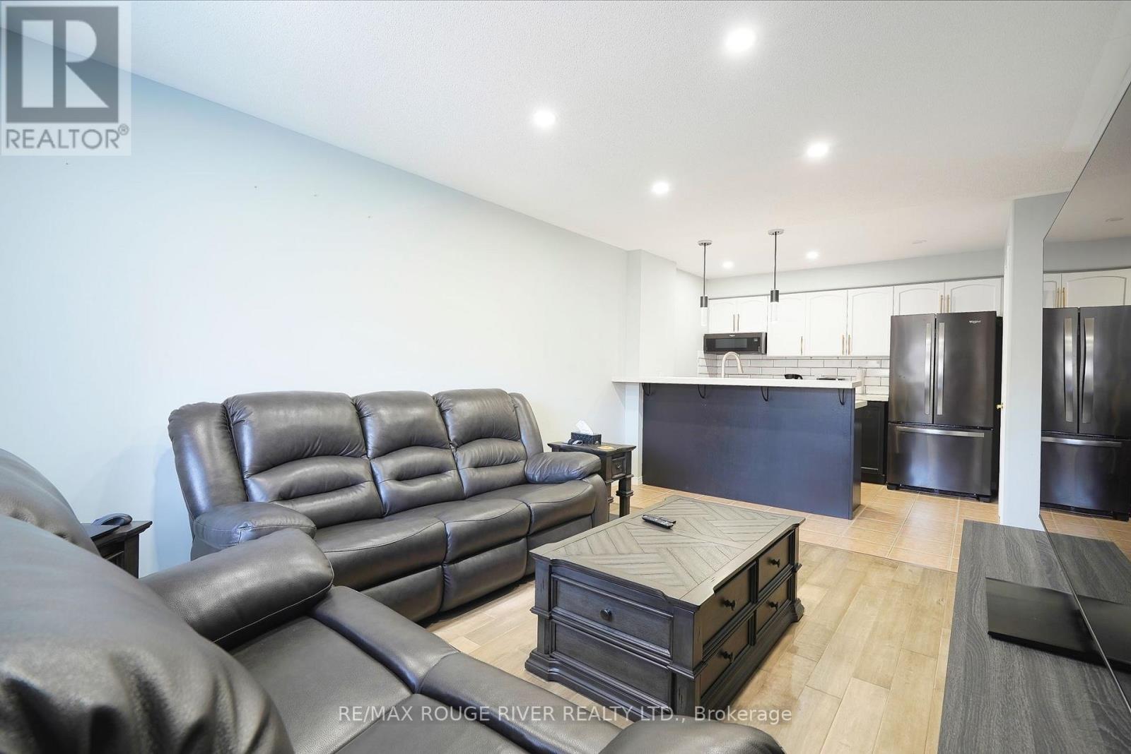 303 - 300 Spillsbury Drive, Peterborough West (South), Ontario  K9K 0B4 - Photo 13 - X12271227