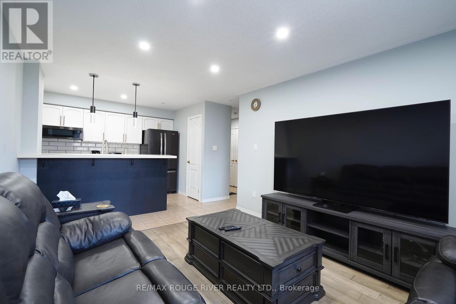 303 - 300 Spillsbury Drive, Peterborough West (South), Ontario  K9K 0B4 - Photo 14 - X12271227