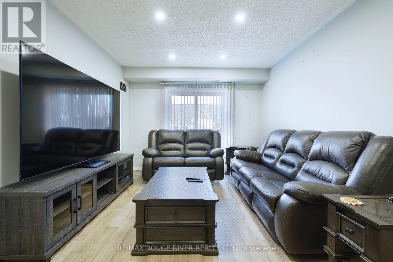 303 - 300 Spillsbury Drive, Peterborough West (South), Ontario  K9K 0B4 - Photo 15 - X12271227