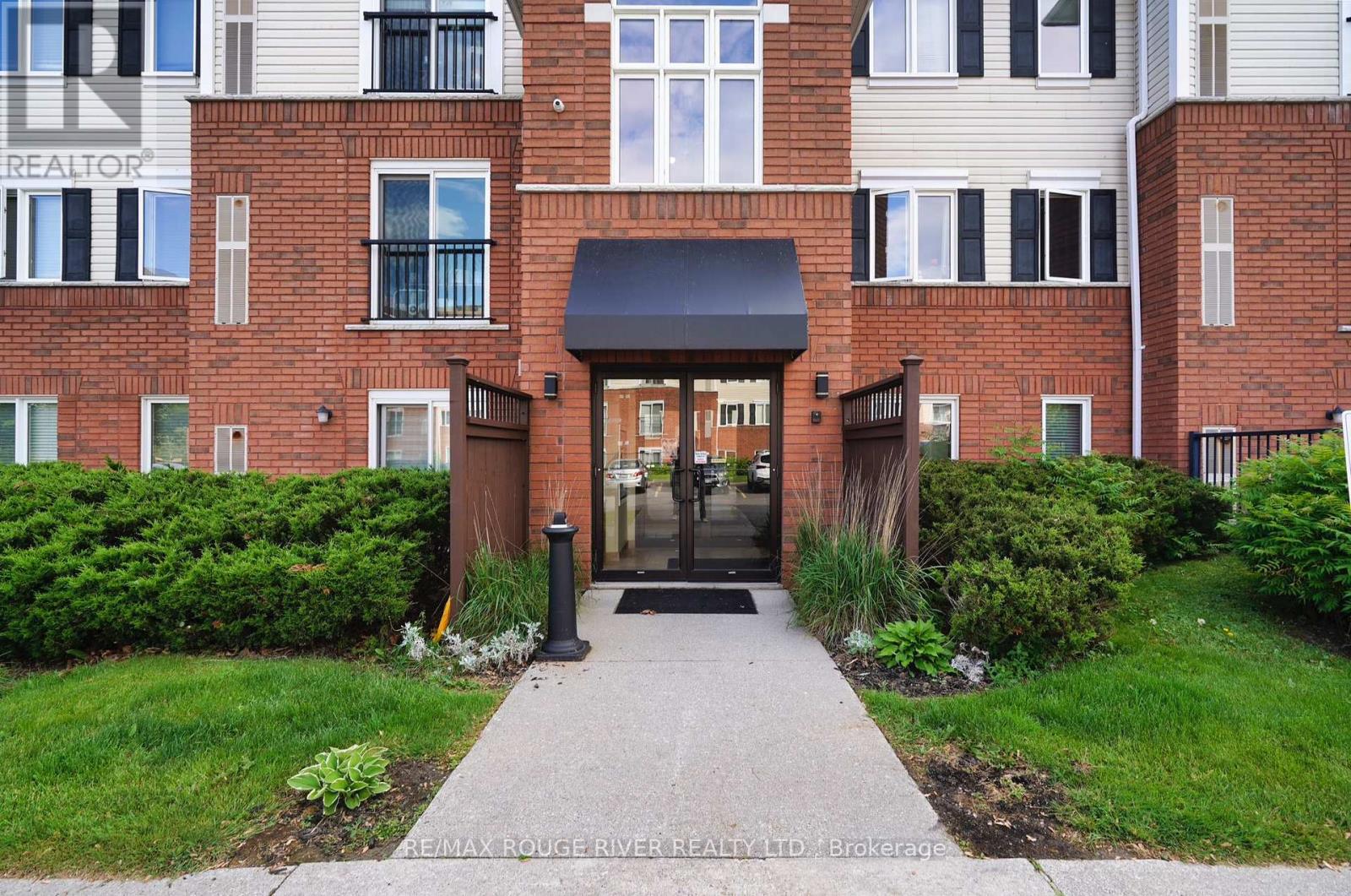 303 - 300 Spillsbury Drive, Peterborough West (South), Ontario  K9K 0B4 - Photo 2 - X12271227