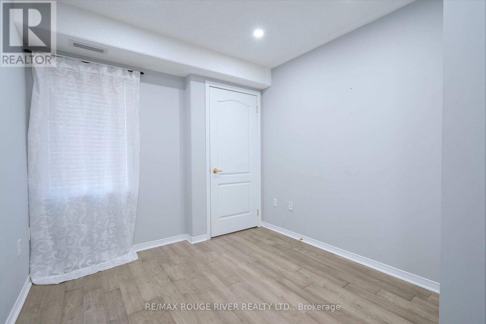 303 - 300 Spillsbury Drive, Peterborough West (South), Ontario  K9K 0B4 - Photo 7 - X12271227