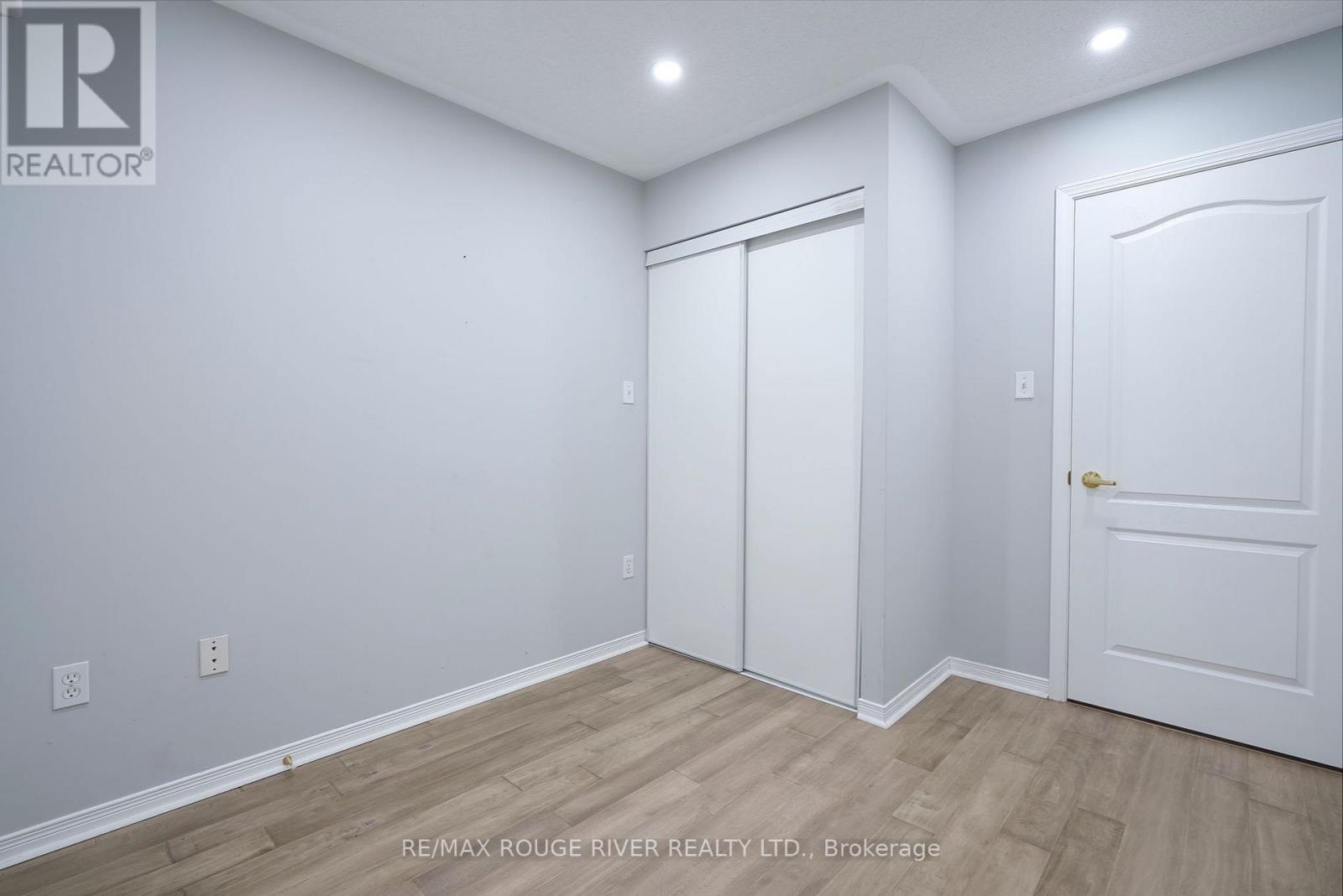 303 - 300 Spillsbury Drive, Peterborough West (South), Ontario  K9K 0B4 - Photo 8 - X12271227