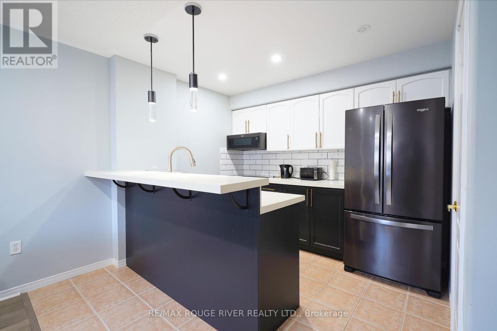 303 - 300 Spillsbury Drive, Peterborough West (South), Ontario  K9K 0B4 - Photo 9 - X12271227
