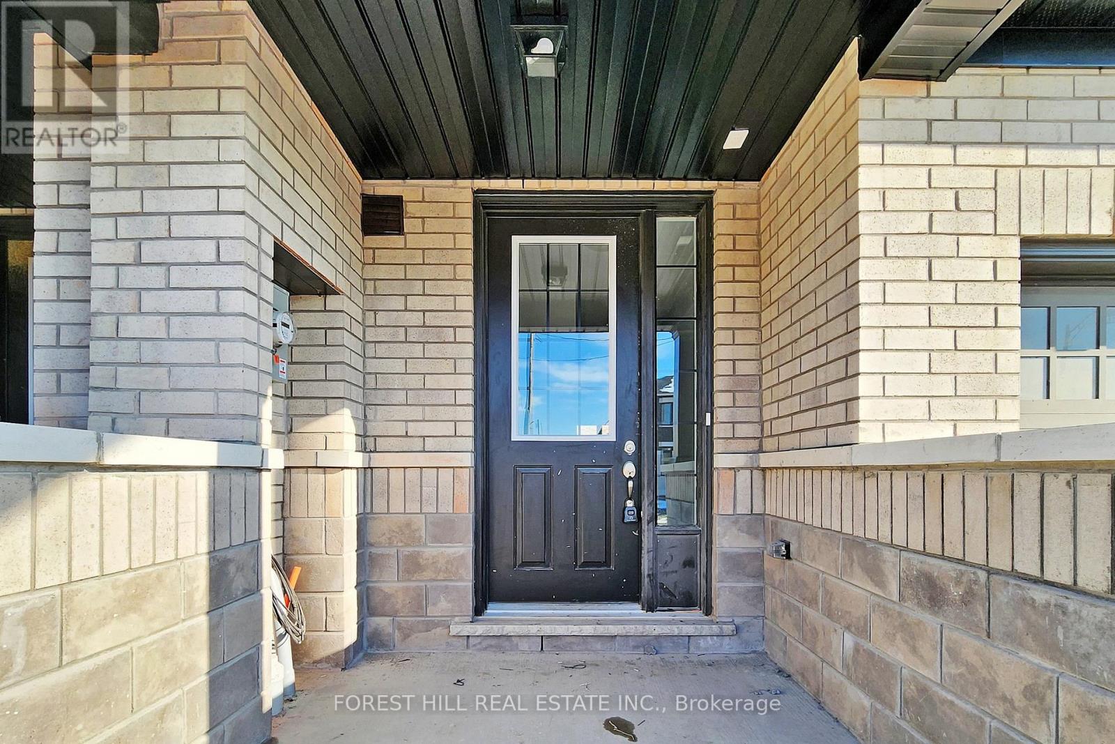 97 Corley Street, Kawartha Lakes (Lindsay), Ontario  K9V 6C2 - Photo 4 - X12271607